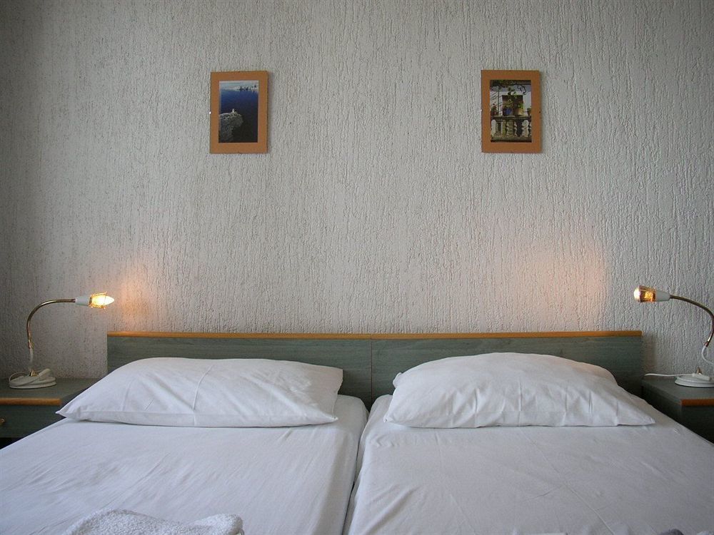 Hotel Vila 4M Ražanac Kültér fotó