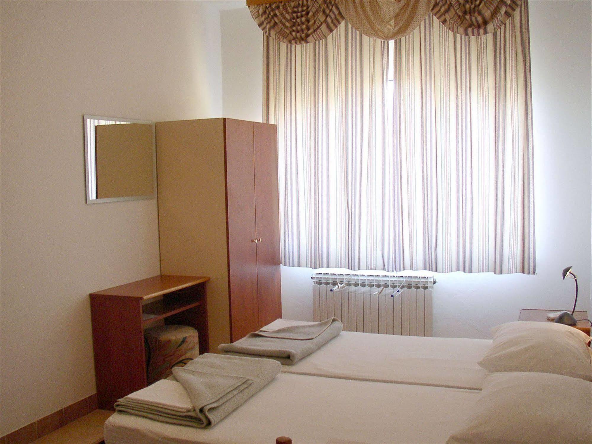 Hotel Vila 4M Ražanac Kültér fotó